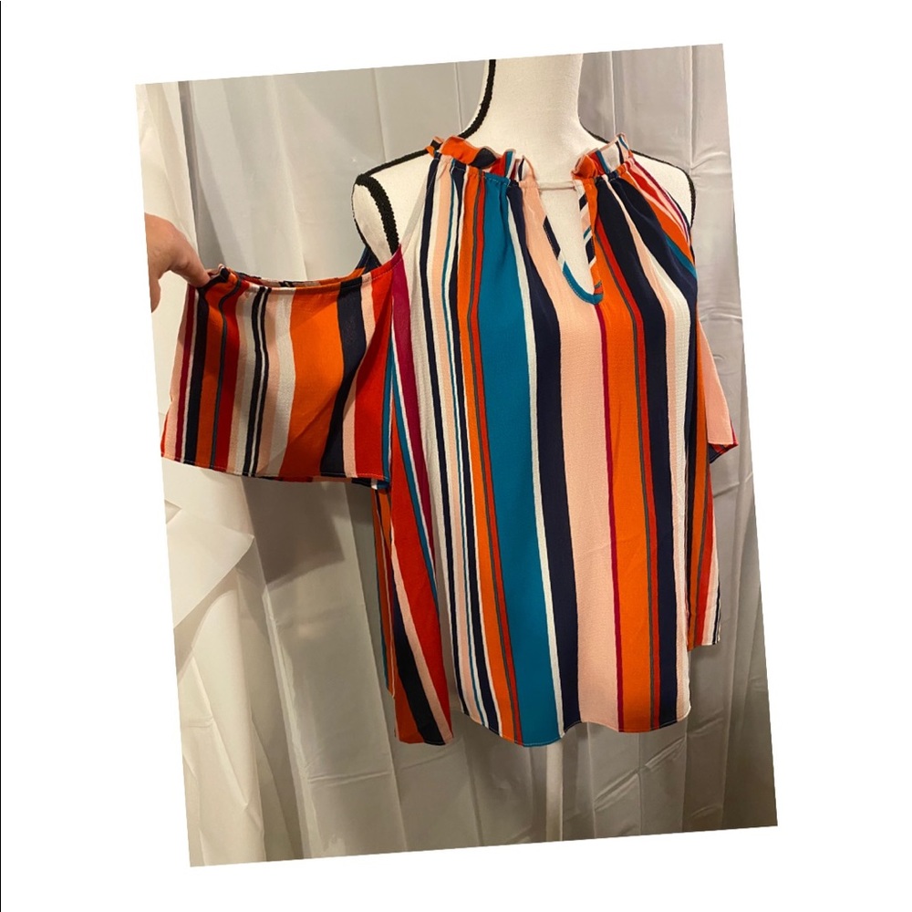 Ladies cold shoulder top new with tags size xl